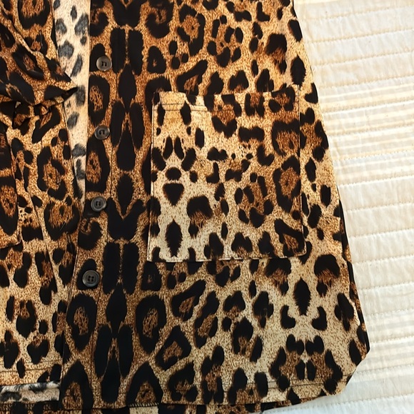 Lightweight Leopard Print Top - Picture 3 of 4